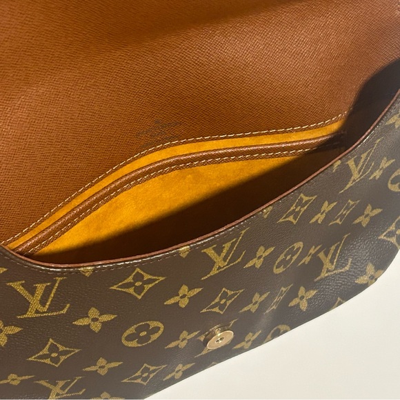 Louis Vuitton Musette Tango - Picture 7 of 12